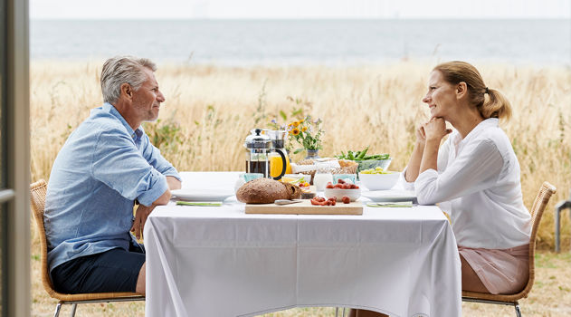 par-i-sommerhus-paa-terrasse