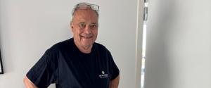 Han er 80 år og servicerer stadig sommerhusene