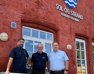 Tommi, Per og Carsten foran Sol og Strand Bornholms lokalkontor