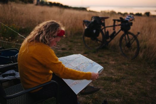 Lille Risevej Paa Tur I Landskabet